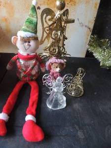 lot 111 image: Christmas figurines