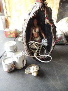 lot 117 image: Fishbeach themed candle holders   Native American wolf lamp   agate slice night light