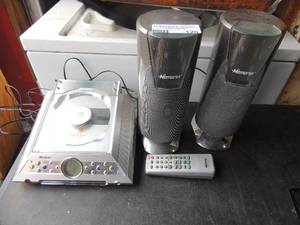 lot 120 image: Memorex compact CD has radio, 2 SPEAKERS & REMOTE