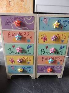 lot 125 image: Set of 2 childrens jewlery boxes each as 5 drawers 6x4x12 with jewlery