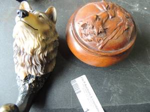 lot 165 image: Wolf box (see pic)  and one wolf wall hook