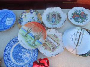 lot 204 image: 10 decorator plates various designs