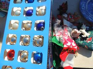 lot 206 image: 4 boxes of VINTAGE and handmade ornaments