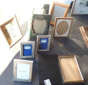 lot 217 image: Picture frames 12 are 4x6   4 are 2x3
