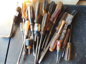 lot 224 image: 27 assorted screwdrivers
