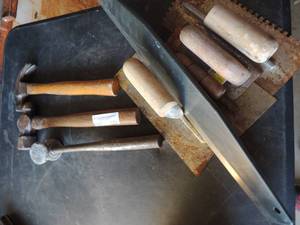 lot 225 image: 3 hammers, 3 TROWELS and long scraper