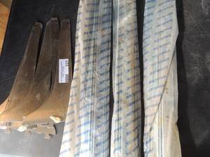 lot 227 image: Shelving brackets