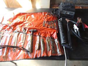 lot 229 image: Grease gun, Schumacher battery model#SE826 charger PLUS VARIOUS TOOLS IN ORANGE CARRY BAG and more