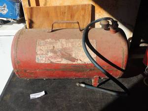 lot 233 image: Midwest products portable air tanks 7 gallons 22  wide