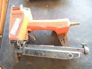 lot 238 image: PNEUMATIC Airy Southern Staple Supply staple gun