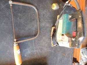 lot 243 image: Makers Jigsaw 4391BW model plus hacksaw