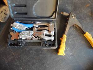 lot 245 image: 2 pop rivet guns and some pop rivets