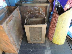 lot 247 image: Metal plant dcor holders