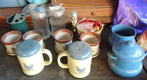 lot 248 image: Various kitchen Takahi brand 4 piece set,   matching sugarcreamer  salt and pepper shaker