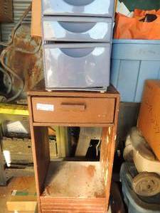 lot 251 image: Small end table needs TLC   plastic 3 drawer    desk organizer shelf
