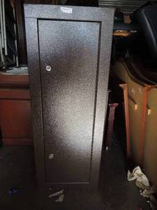 lot 3 image: Gun safe with key 55x21x10