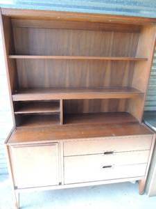 lot 32 image: UNITED FURNITURE CORP. Wooden cabinet with hutch has door and 3 drawers total height 67.5