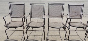 lot 22 image: Lot of 4 cast iron patio chairs 22x21x38