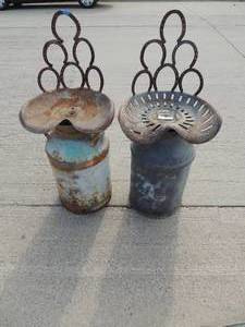 lot 30 image: Lot of 2 handmade metal milk and horseshoe chairs 40 tall