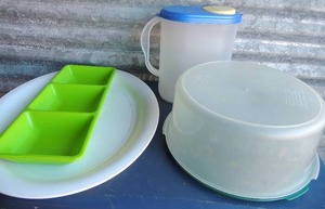 lot 320 image: Plastic serving trays   sterilite pitcher    Serve and store cake container