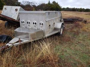 lot 4 image: Dog Trailer has 6 Doors and Top Storage Compartment