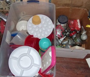 lot 9 image: Plastic Trays, Measuring Cups, small tins and Cookie Cutters