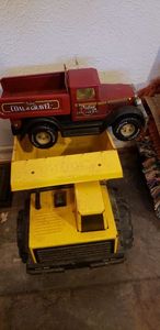 lot 105 image: Metal Tonka Toy Truck , Nylint Coal & Gravel Metal Toy Truck