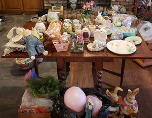 lot 66 image: Easter Bunnies, Easter Eggs and Decorations, see Pictures