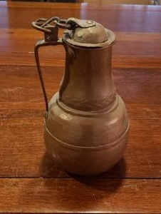 lot 77 image: Vintage Copper Kettle with Lid and Chain