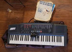 lot 65 image: Concertmate 950 Electric Piano Keyboard with Plug and Sheet Music