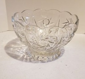 lot 181 image: Crystal Bowl with Scalloped Rim 8x5