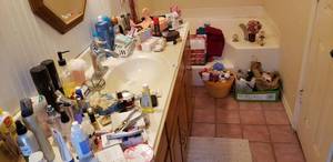 lot 237 image: Contents of Bathroom, see Pictures