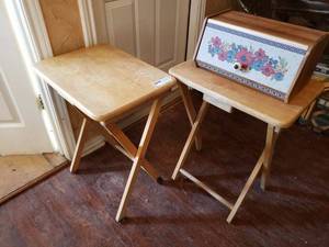 lot 32 image: 2 Wooden TV Trays and Wooden Bread Box