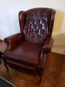 lot 60 image: Vinyl Button Tufted Reclining Arm Chair