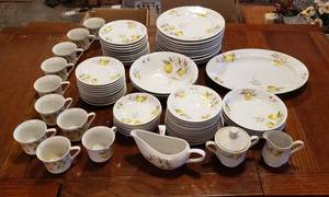 lot 186 image: Citron Toscany Dish Set