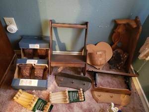 lot 258 image: Small Wooden Decorative Shelves