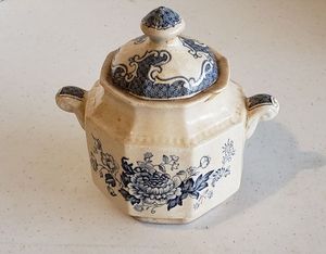 lot 213 image: Kensington Staffordshire Ironstone England Balmoral 1801 Sugar Bowl with Lid