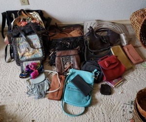 lot 124 image: Leather Purses and Wallets, see pictures