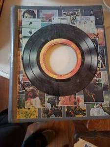 lot 228 image: Elvis Photo Album with Newspaper Clippings and Collectors Cards