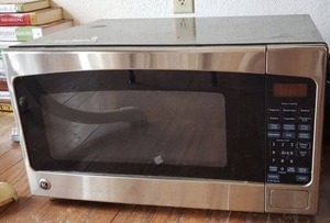 lot 64 image: GE Model JES2051SN2SS Microwave Oven