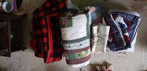 lot 136 image: Quilts, Heating Pads, Heated Throw Blanket