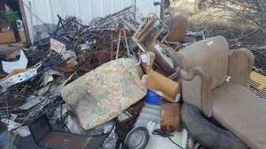 lot 586 image: Large Scrap Pile