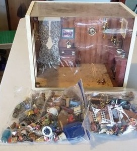 lot 127 image: Miniature Doll House and large assortment of miniature Accessories, see Pictures