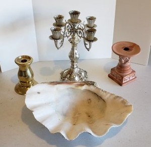 lot 302 image: Giant Clam Shell, Decorative Taper Candle Holders
