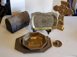 lot 305 image: Metal Trays, Standing Cross, Vintage Lunch Box