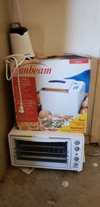 lot 333 image: Hitachi Bread Maker, Ambiano Personal Drink Mixer, Oster Toaster Oven, Looks Unused