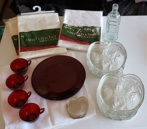 lot 337 image: Apple Shaped Glass Luncheon Plate Set, Red Glass Plate and Cup Set, Holiday Time Vinyl Crochet Tablecloths