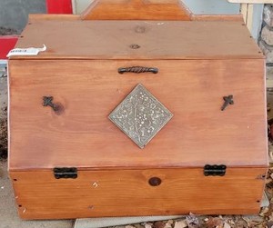 lot 353 image: Large Bread or Vegetable Storage Box