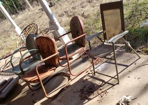 lot 346 image: Outdoor Metal Chairs