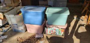 lot 344 image: Large Lot of Books and Magazines